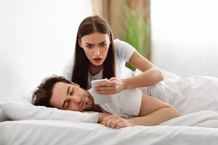 Signs of a Controlling Wife and How to Deal