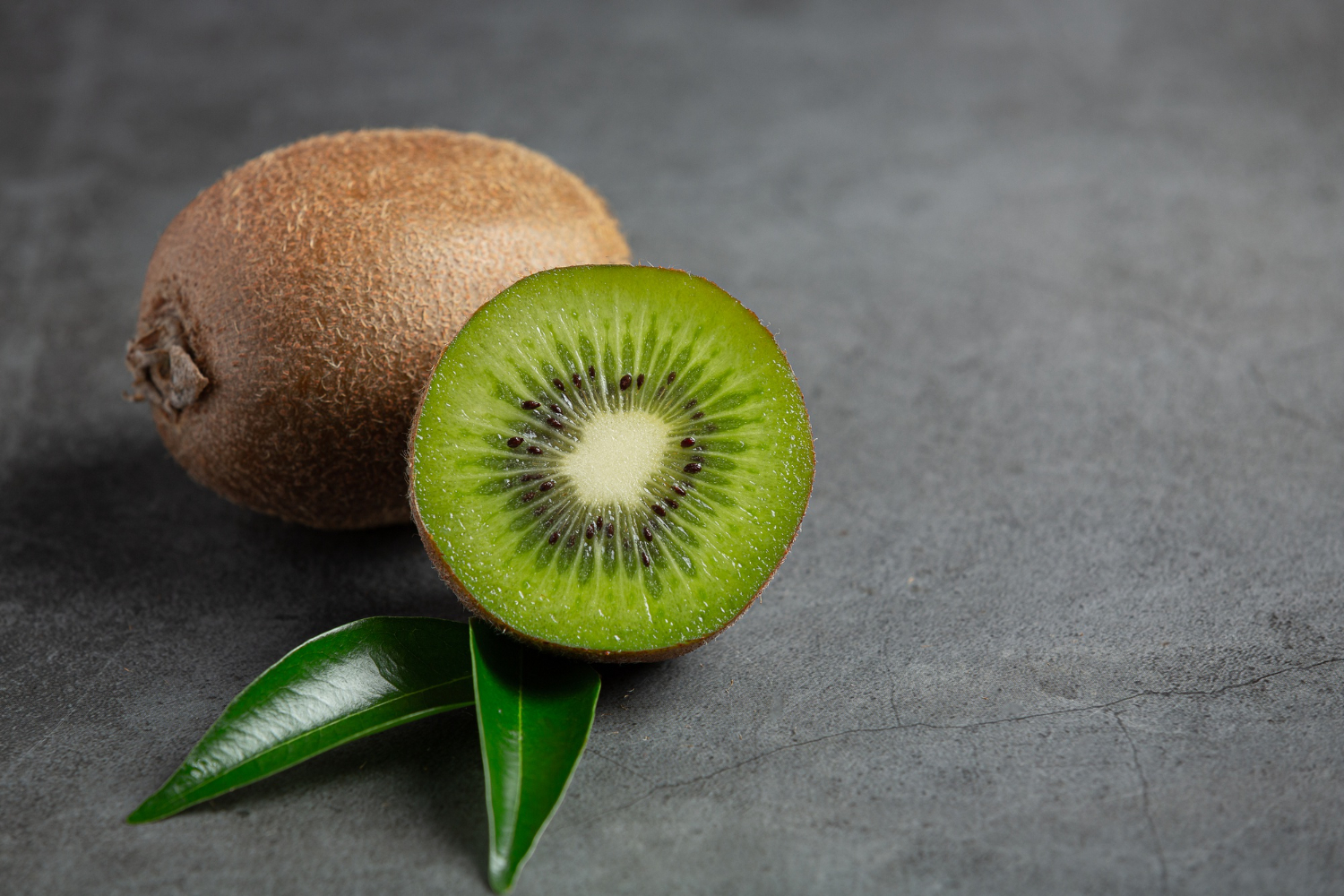 Kiwi Health Benefits: Vitamin C, Digestion, and Everyday Wellness