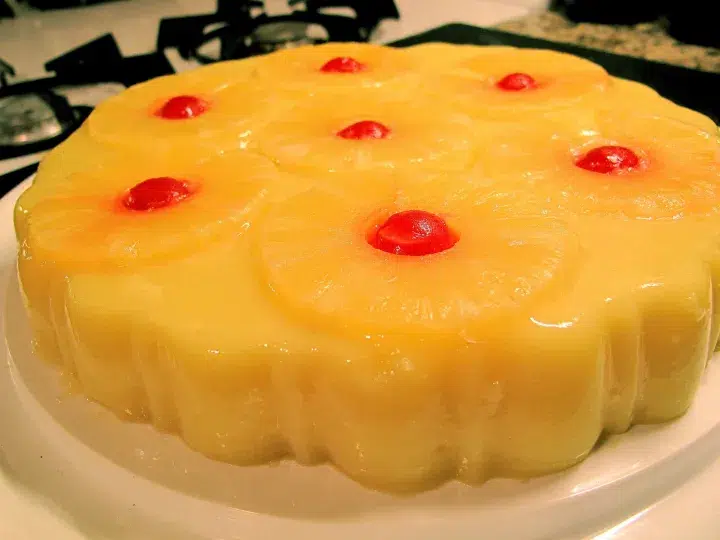 Delicious Pineapple Jello Cake (Easy Poke-Style Dessert)