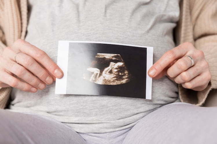 First Trimester Miscarriage: 3 Main Medical Causes