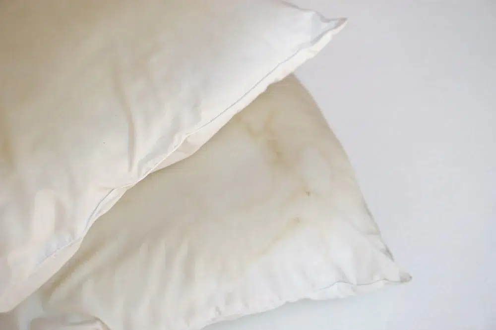 How to Whiten Yellow Pillows and Make Them Look New Again